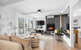 Chic Mt-Tremblant Condo With View On The Lake By Denstays